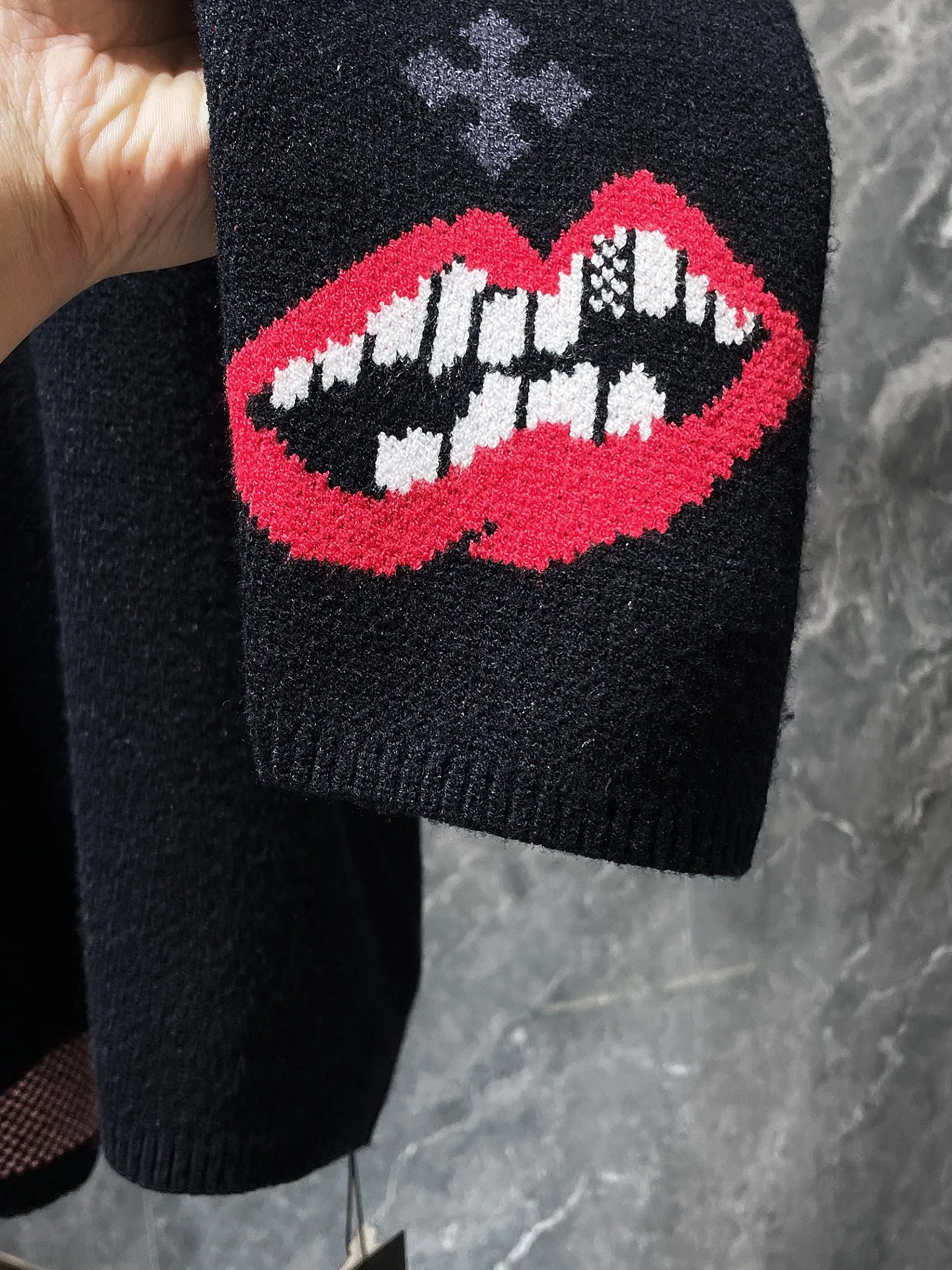 P256 Chrome Hearts 🍁Autumn and Winter Sweater Series🍁 New autumn and winter mattyboy cross leather sleeve arm red mouth sweater, selected high-quality wool blended knitted high-quality fabrics, embroidered lips ➕ patchwork leather, non-market ordinary version, recommended color: black